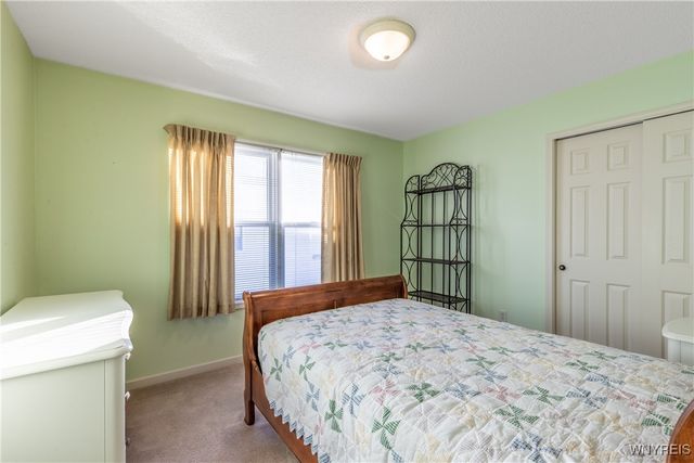 34 Glenfield Drive, West Seneca, NY 14224