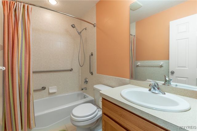 34 Glenfield Drive, West Seneca, NY 14224