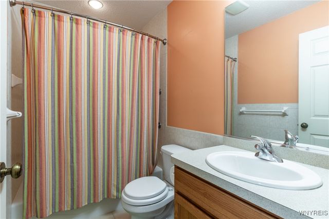 34 Glenfield Drive, West Seneca, NY 14224