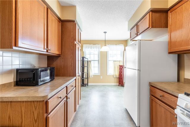 34 Glenfield Drive, West Seneca, NY 14224