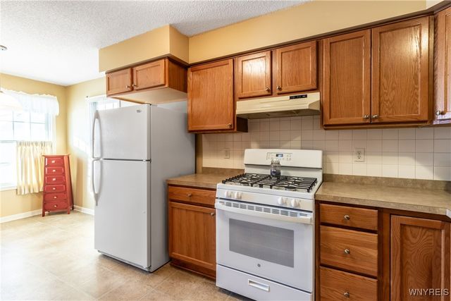 34 Glenfield Drive, West Seneca, NY 14224