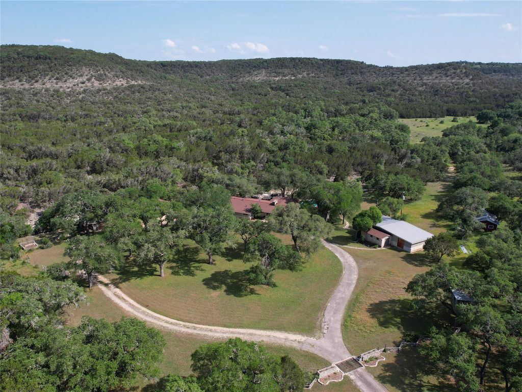 1500 Spoke Hollow RD, Wimberley, TX 78676