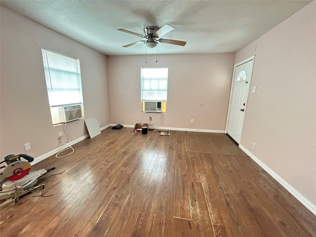 7305 Beaty Street, Fort Worth, TX 76112