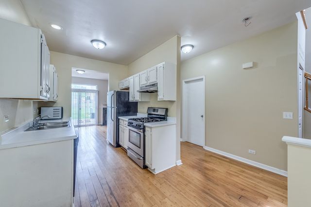 973 Mesa Drive, Lake In The Hills, IL 60156