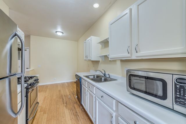 973 Mesa Drive, Lake In The Hills, IL 60156