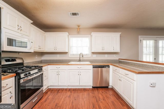 385 Shadowbrooke Circle, Loganville, GA 30052