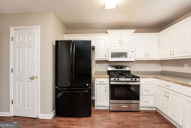 385 Shadowbrooke Circle, Loganville, GA 30052