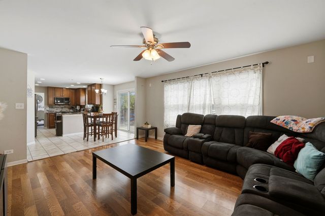 791 Brookline Street, South Elgin, IL 60177