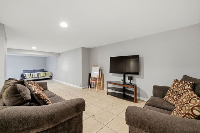 791 Brookline Street, South Elgin, IL 60177