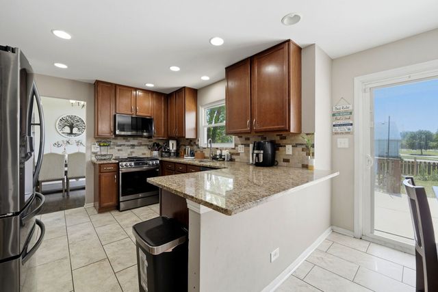 791 Brookline Street, South Elgin, IL 60177