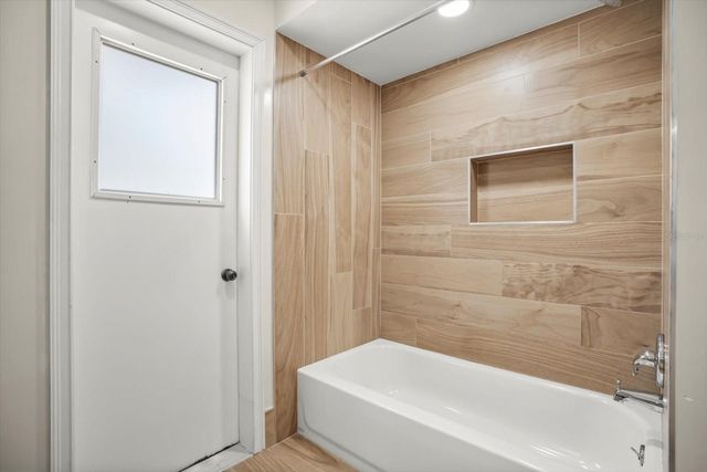 104 VALENCIA LOOP, Altamonte Springs, FL 32714