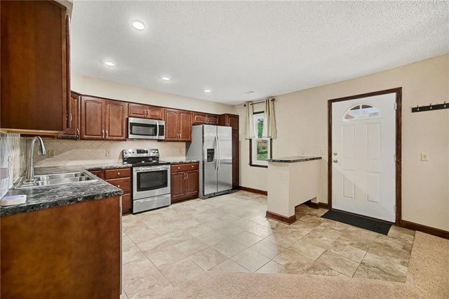 11830 MOONLIGHT Terrace, Olathe, KS 66061