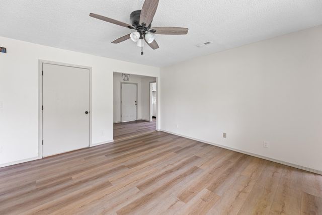 2513 E 22nd St N, Wichita, KS 67219