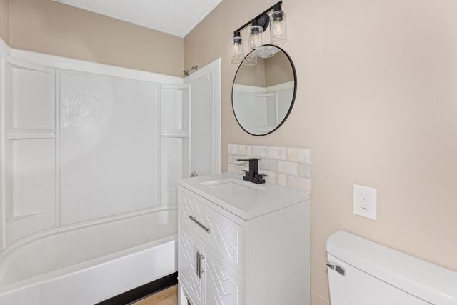 2513 E 22nd St N, Wichita, KS 67219