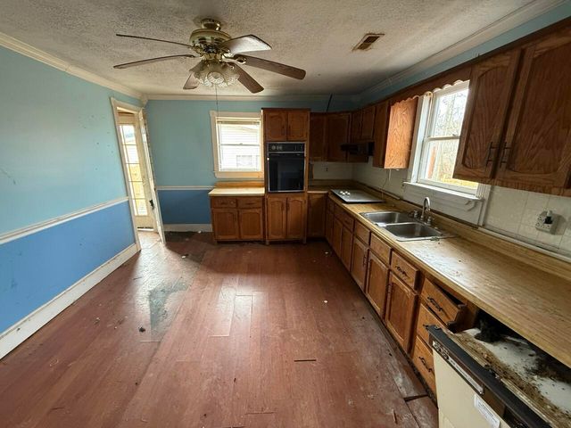 6716 KY-490, East Bernstadt, KY 40729