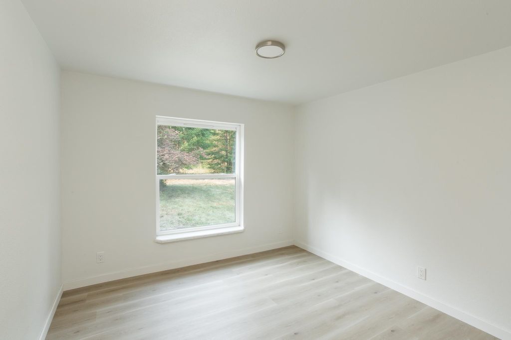 4631D N Swenson Rd, Clayton, WA 99109 photo 4