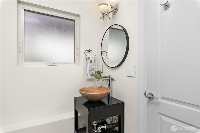 2035 West Lake Sammamish Parkway SE, Bellevue, WA 98008