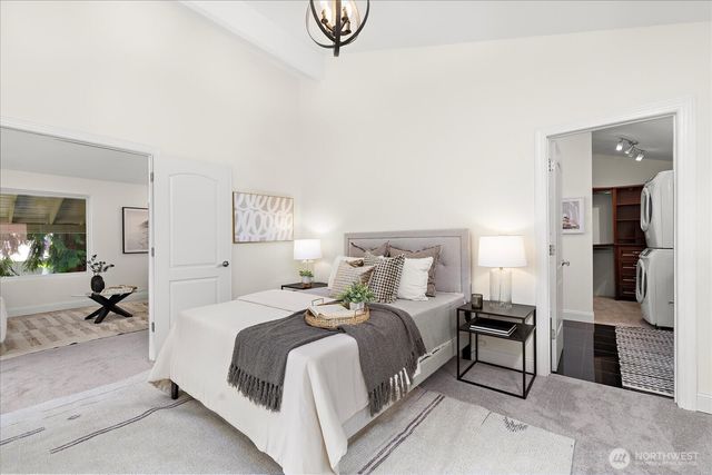 2035 West Lake Sammamish Parkway SE, Bellevue, WA 98008