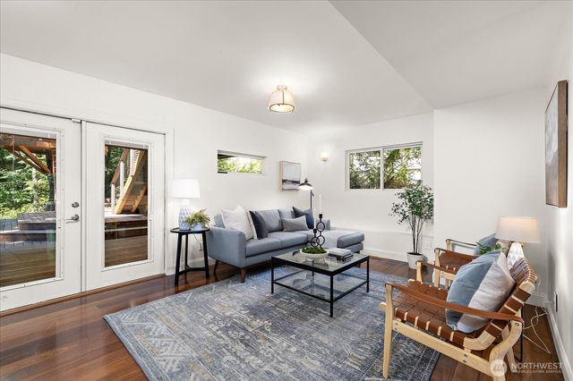 2035 West Lake Sammamish Parkway SE, Bellevue, WA 98008