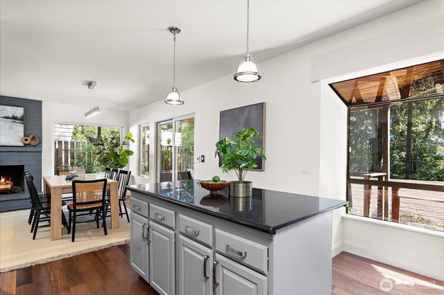 2035 West Lake Sammamish Parkway SE, Bellevue, WA 98008