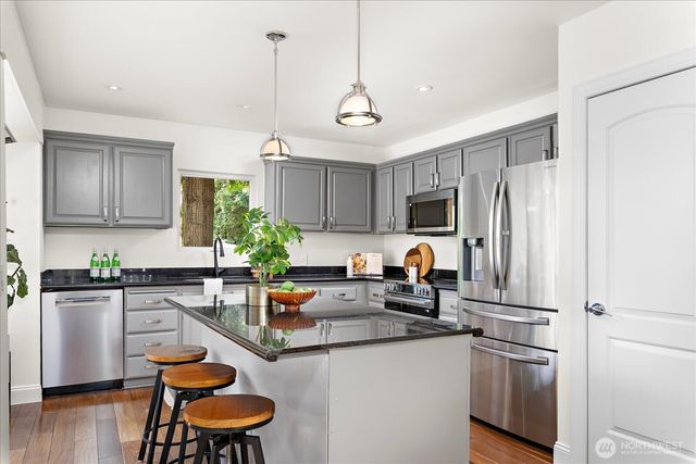 2035 West Lake Sammamish Parkway SE, Bellevue, WA 98008
