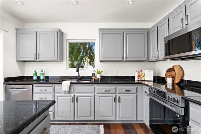 2035 West Lake Sammamish Parkway SE, Bellevue, WA 98008