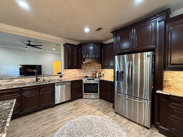 5828 Avenue P, Santa Fe, TX 77510