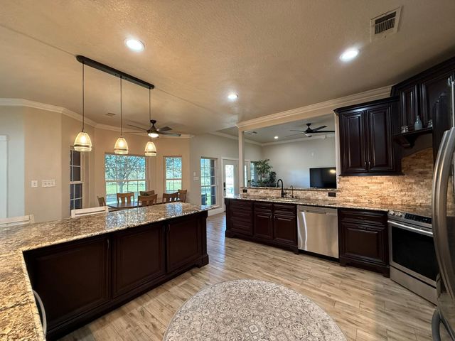 5828 Avenue P, Santa Fe, TX 77510