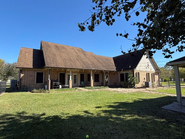 5828 Avenue P, Santa Fe, TX 77510