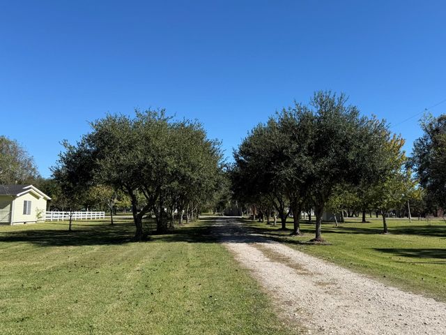 5828 Avenue P, Santa Fe, TX 77510