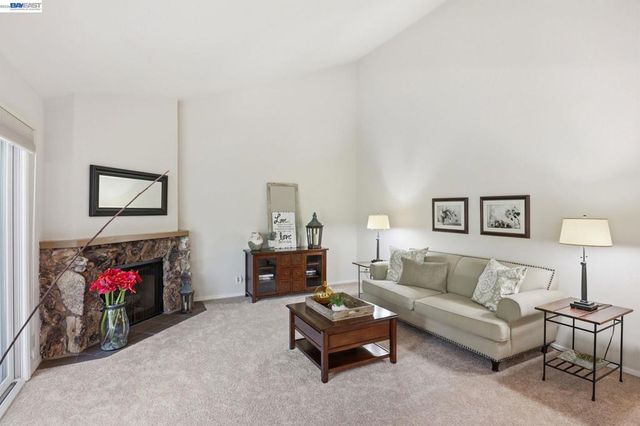 21109 Gary Dr 220, Hayward, CA 94546