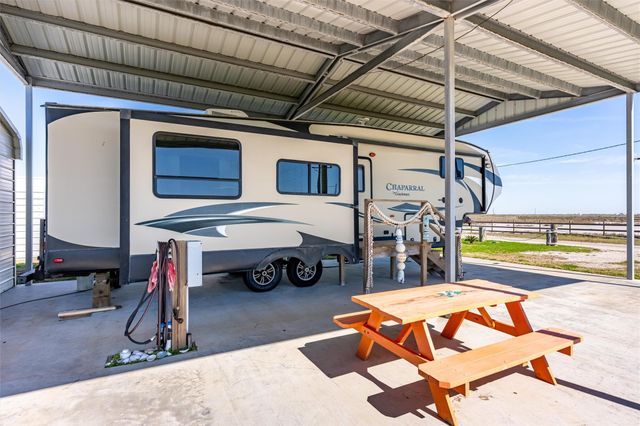 1109 Paisley Street, Gilchrist, TX 77617