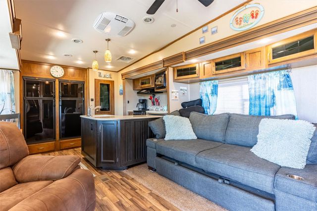 1109 Paisley Street, Gilchrist, TX 77617