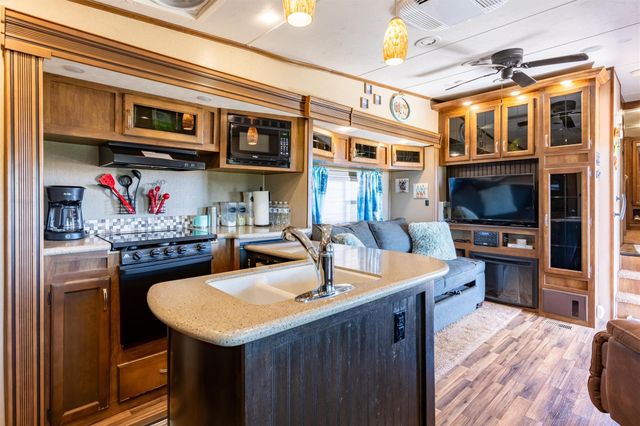 1109 Paisley Street, Gilchrist, TX 77617