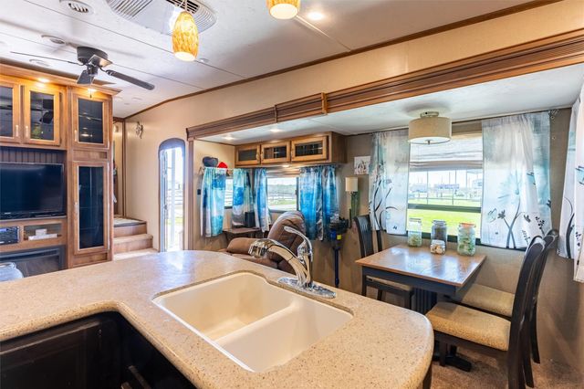 1109 Paisley Street, Gilchrist, TX 77617