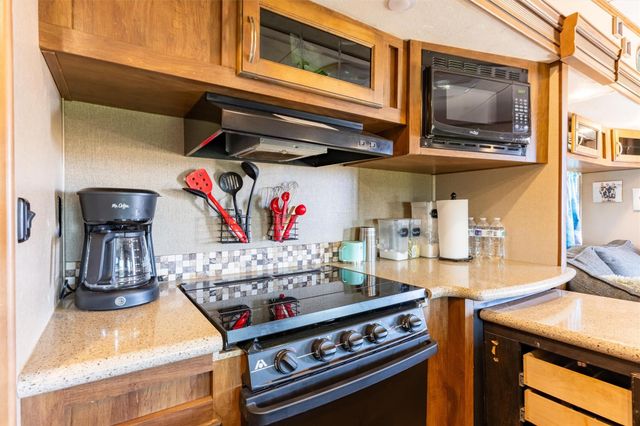 1109 Paisley Street, Gilchrist, TX 77617