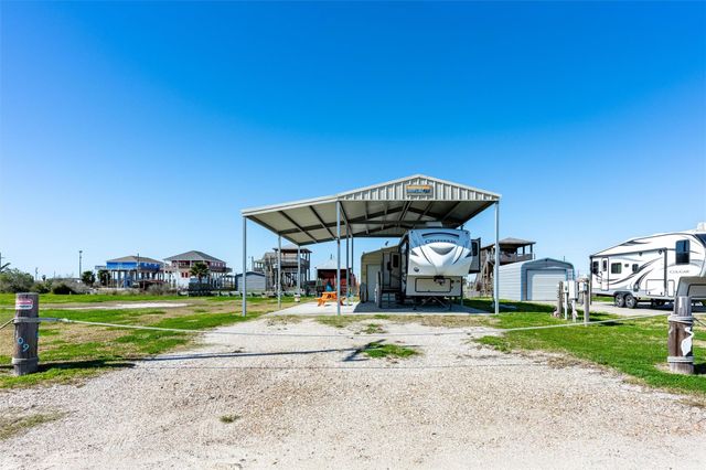 1109 Paisley Street, Gilchrist, TX 77617
