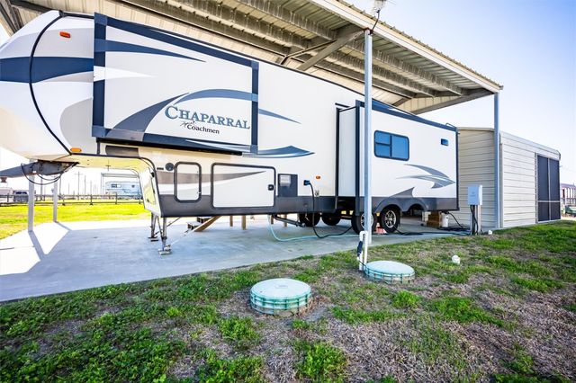 1109 Paisley Street, Gilchrist, TX 77617