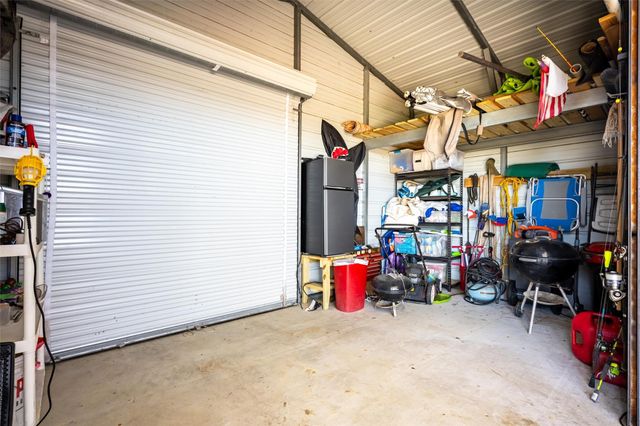 1109 Paisley Street, Gilchrist, TX 77617
