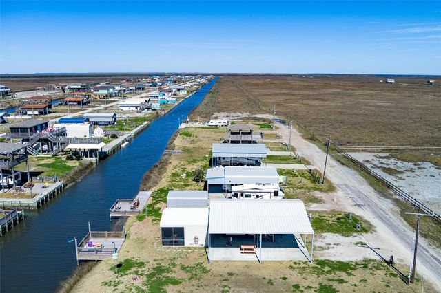 1109 Paisley Street, Gilchrist, TX 77617