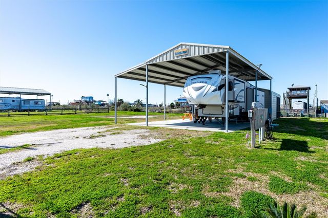 1109 Paisley Street, Gilchrist, TX 77617