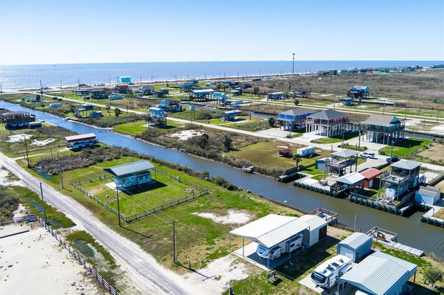 1109 Paisley Street, Gilchrist, TX 77617
