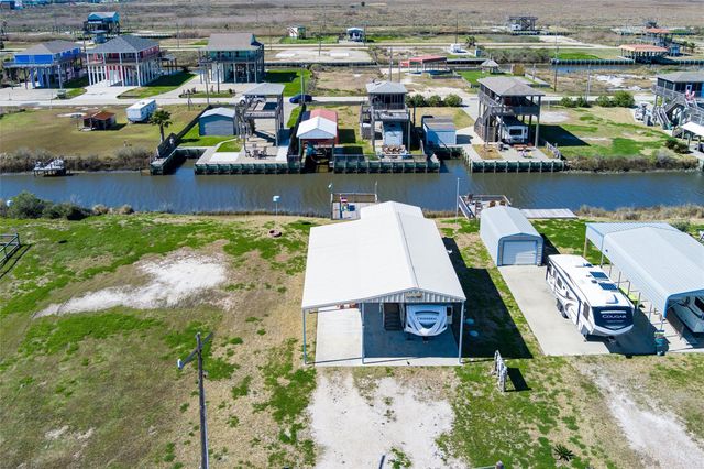 1109 Paisley Street, Gilchrist, TX 77617