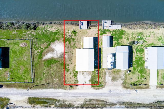 1109 Paisley Street, Gilchrist, TX 77617
