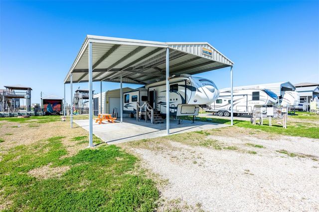 1109 Paisley Street, Gilchrist, TX 77617