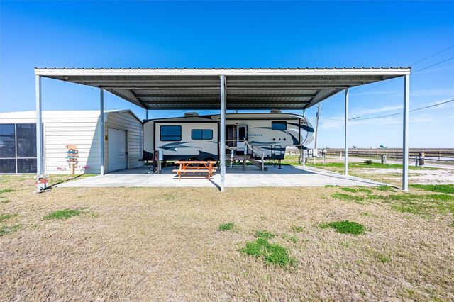 1109 Paisley Street, Gilchrist, TX 77617