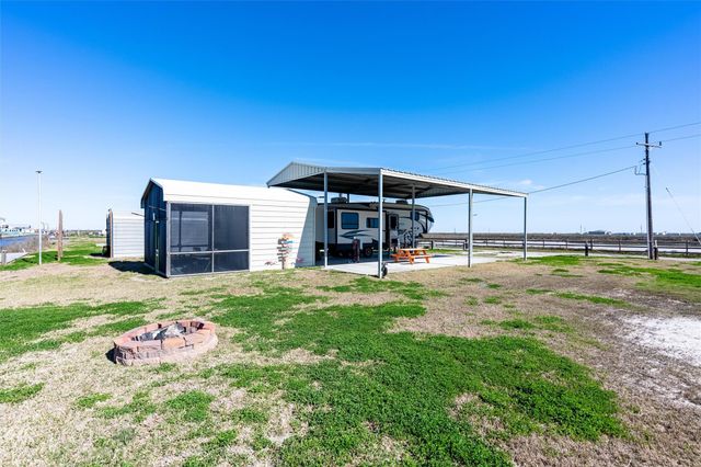1109 Paisley Street, Gilchrist, TX 77617
