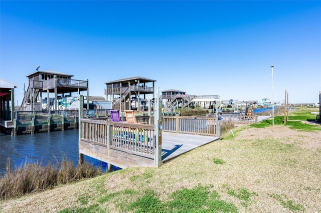 1109 Paisley Street, Gilchrist, TX 77617