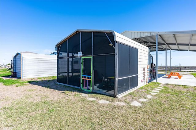 1109 Paisley Street, Gilchrist, TX 77617