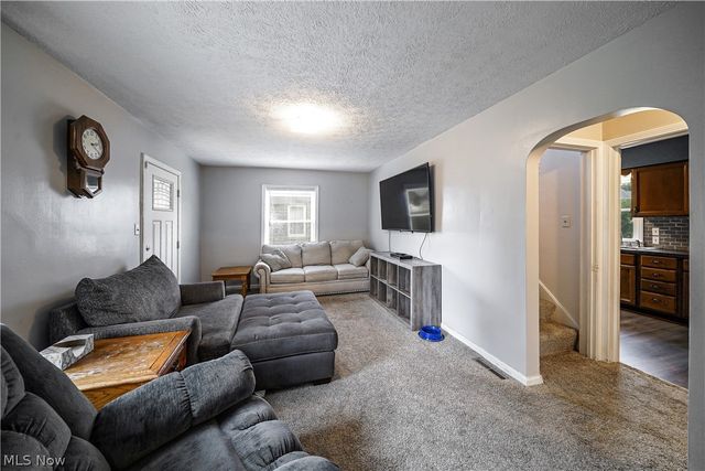 61 Hawk Avenue, Akron, OH 44312